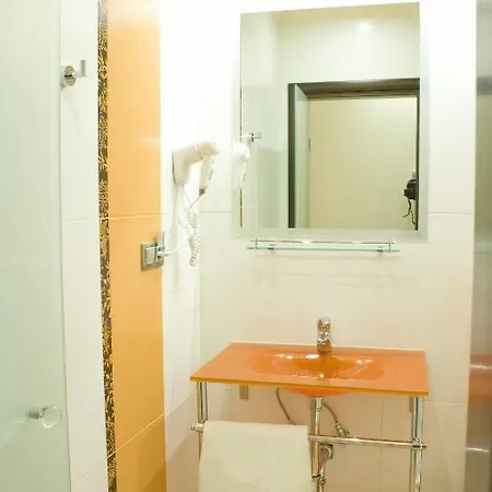 Dion Hotel 3*